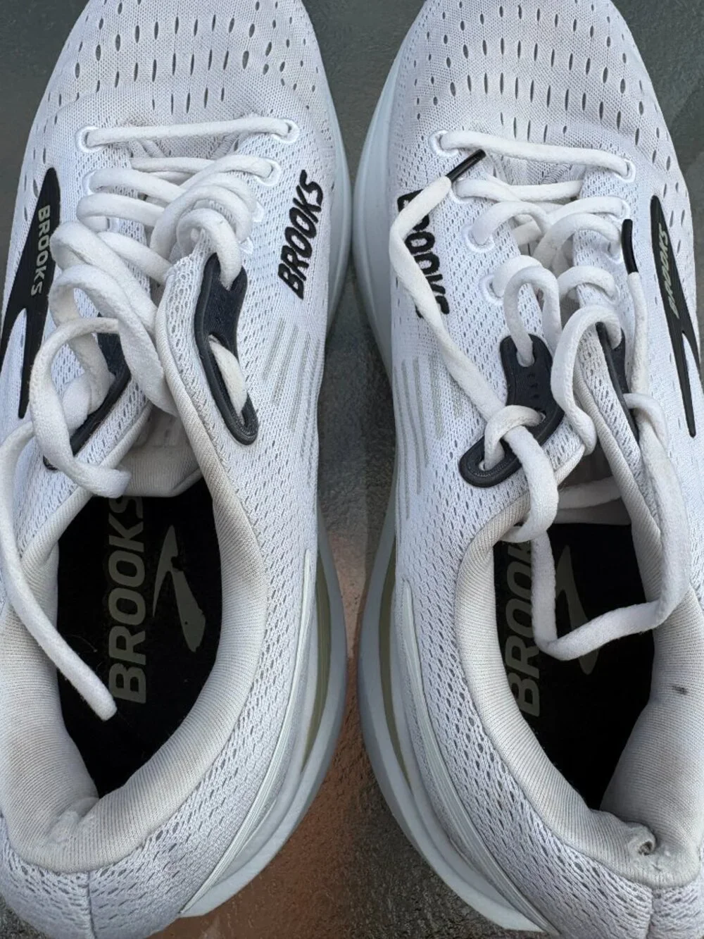 Men's Brooks Ghost Max 3 Running Shoes Size 9.5 - Bright White/Tea/Black